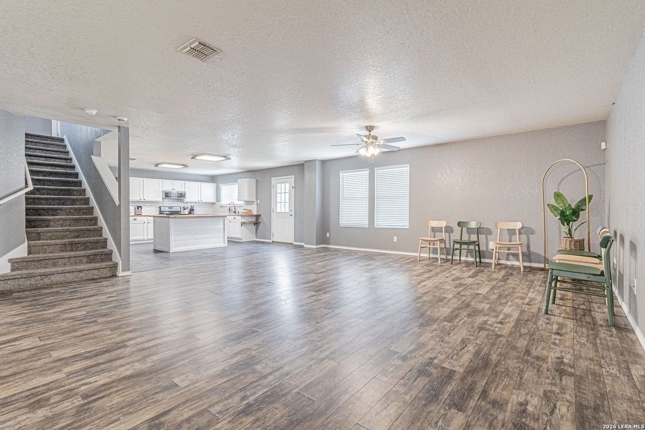 145 Gatewood Fls - Photo 7 of 45