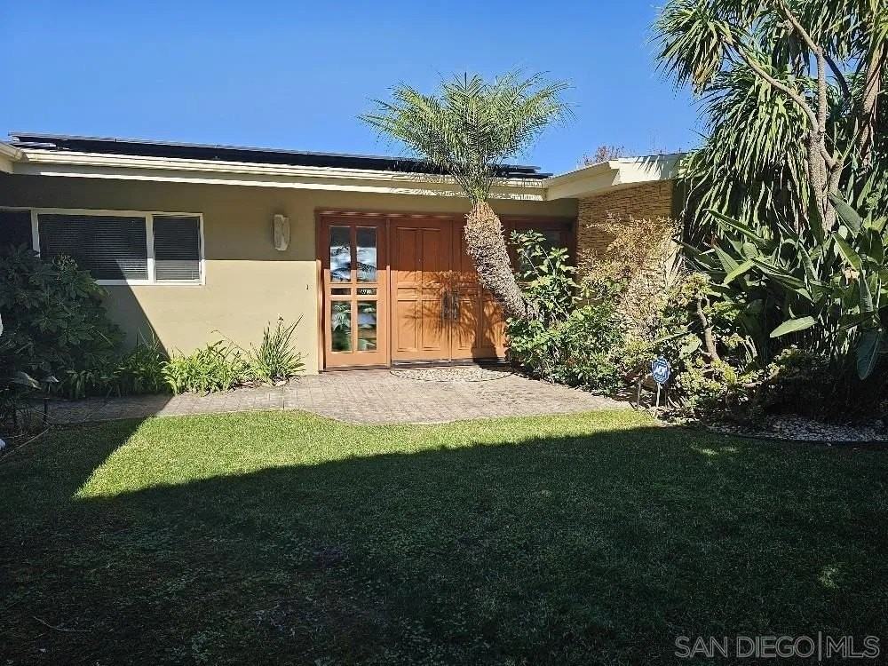 7275 Via Capri - Photo 2 of 47
