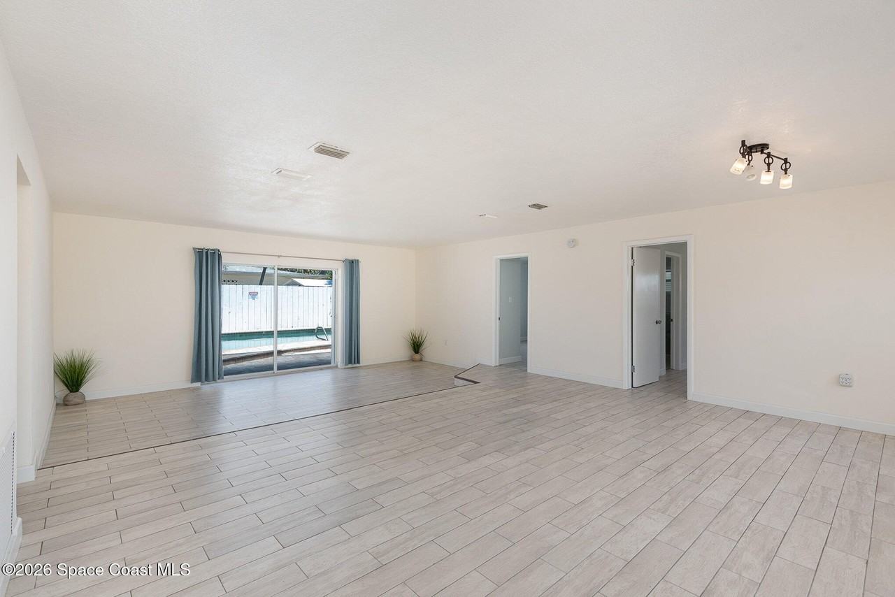 705 3rd Ave - Photo 5 of 26