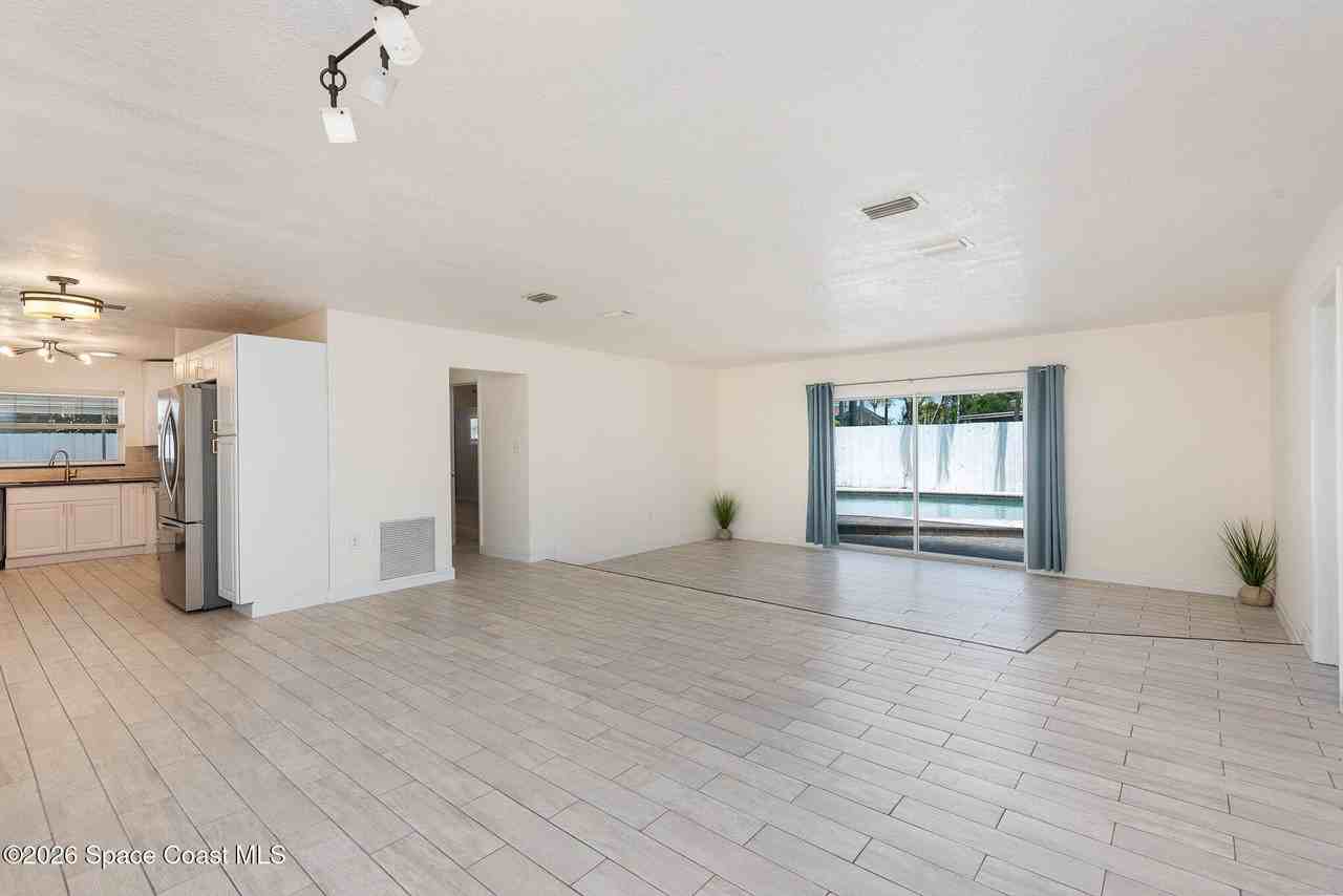 705 3rd Ave - Photo 6 of 26