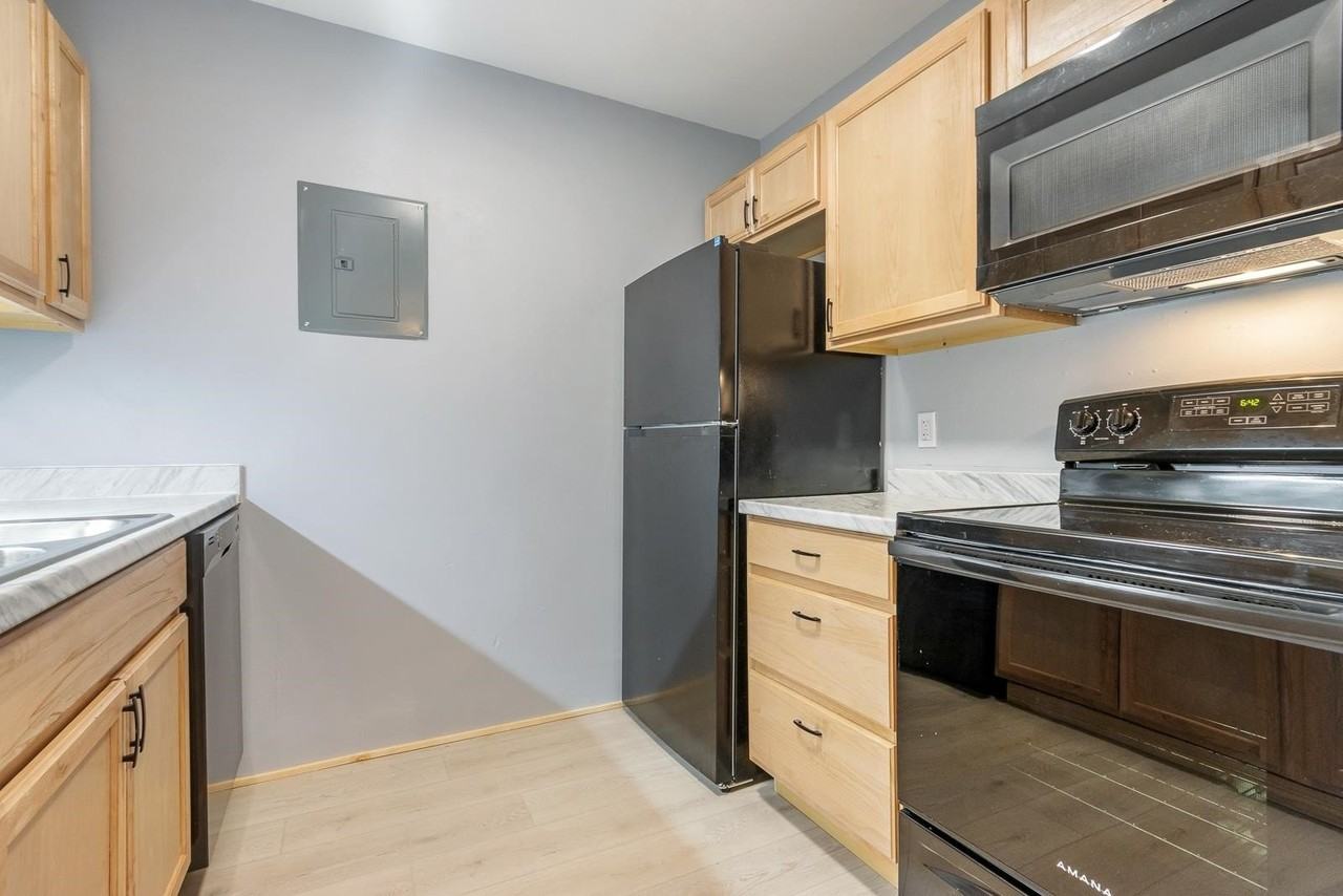 2703 Westview Ct - Photo 2 of 41