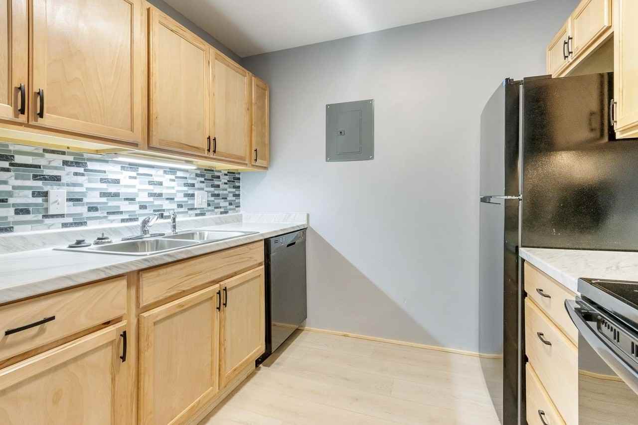 2703 Westview Ct - Photo 3 of 41