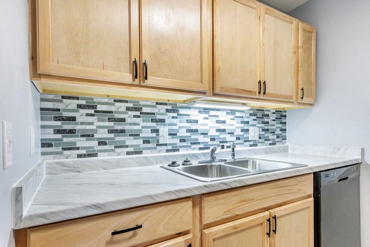 2703 Westview Ct - Photo 4 of 41
