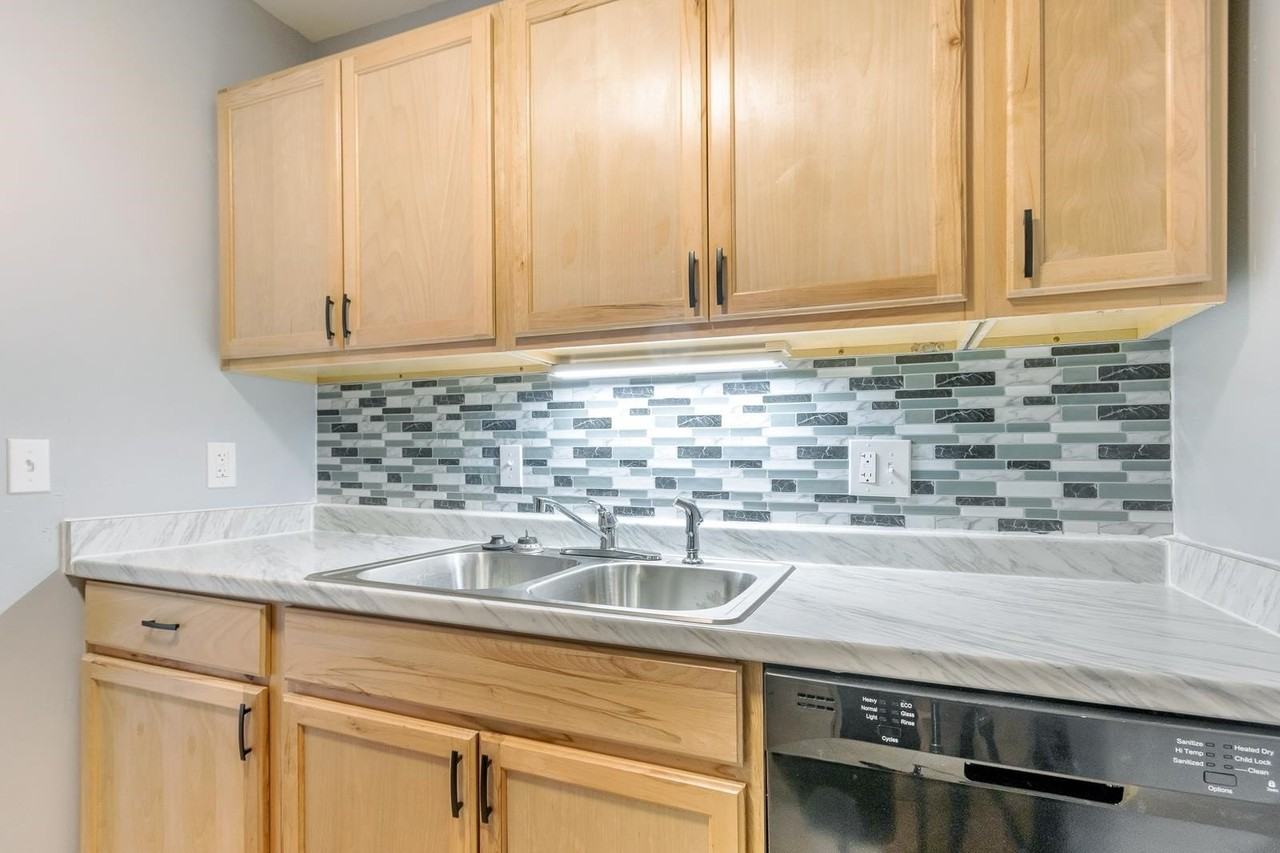 2703 Westview Ct - Photo 7 of 41