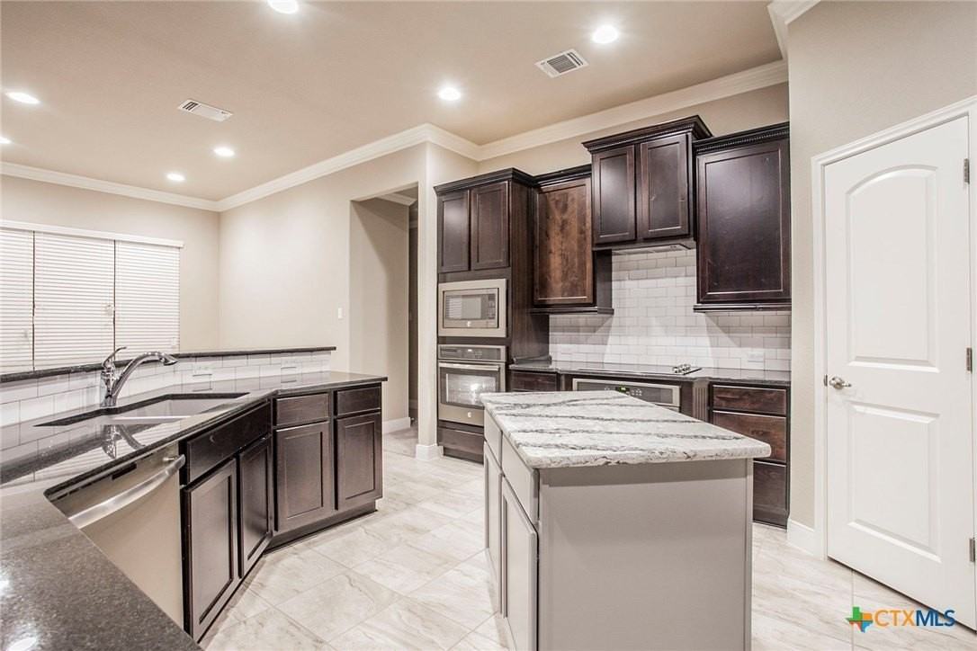 549 Wills Point Way - Photo 4 of 31