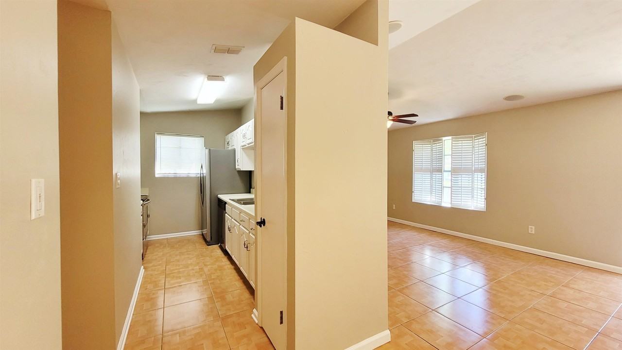 1114 Brafforton Dr - Photo 3 of 8