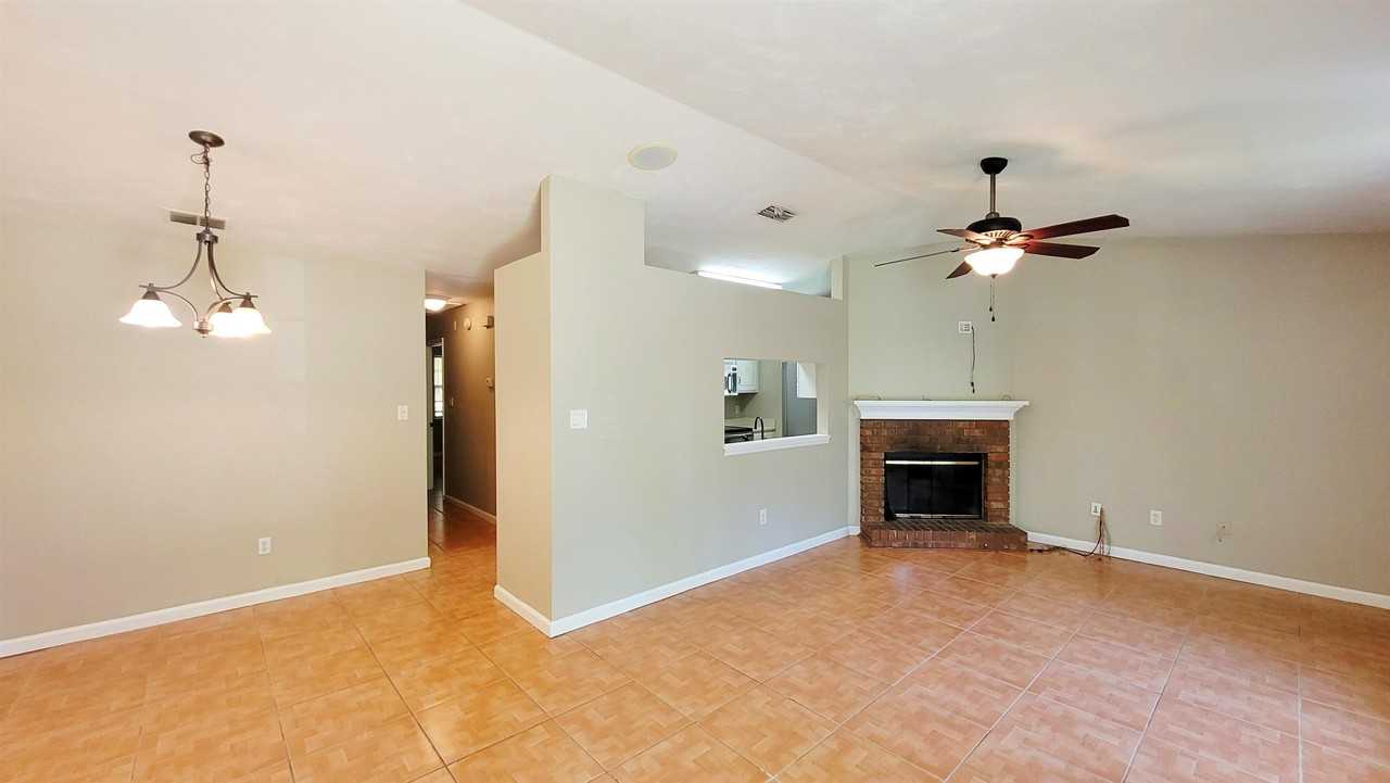 1114 Brafforton Dr - Photo 4 of 8