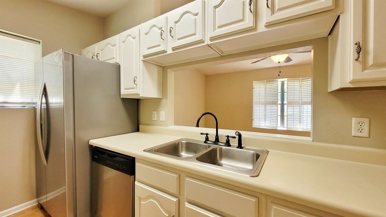 1114 Brafforton Dr - Photo 5 of 8