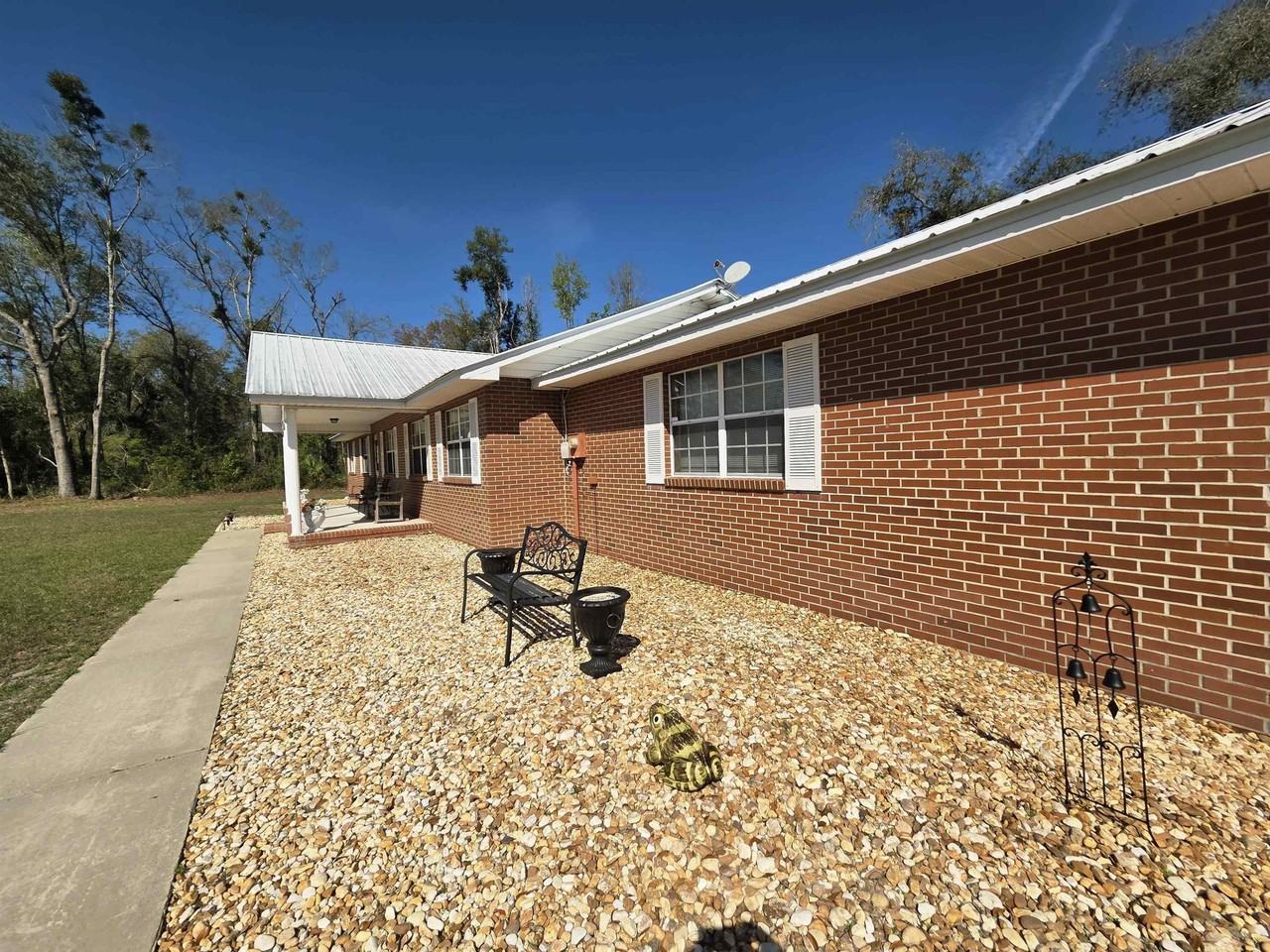 102 S Claire Dr - Photo 3 of 33