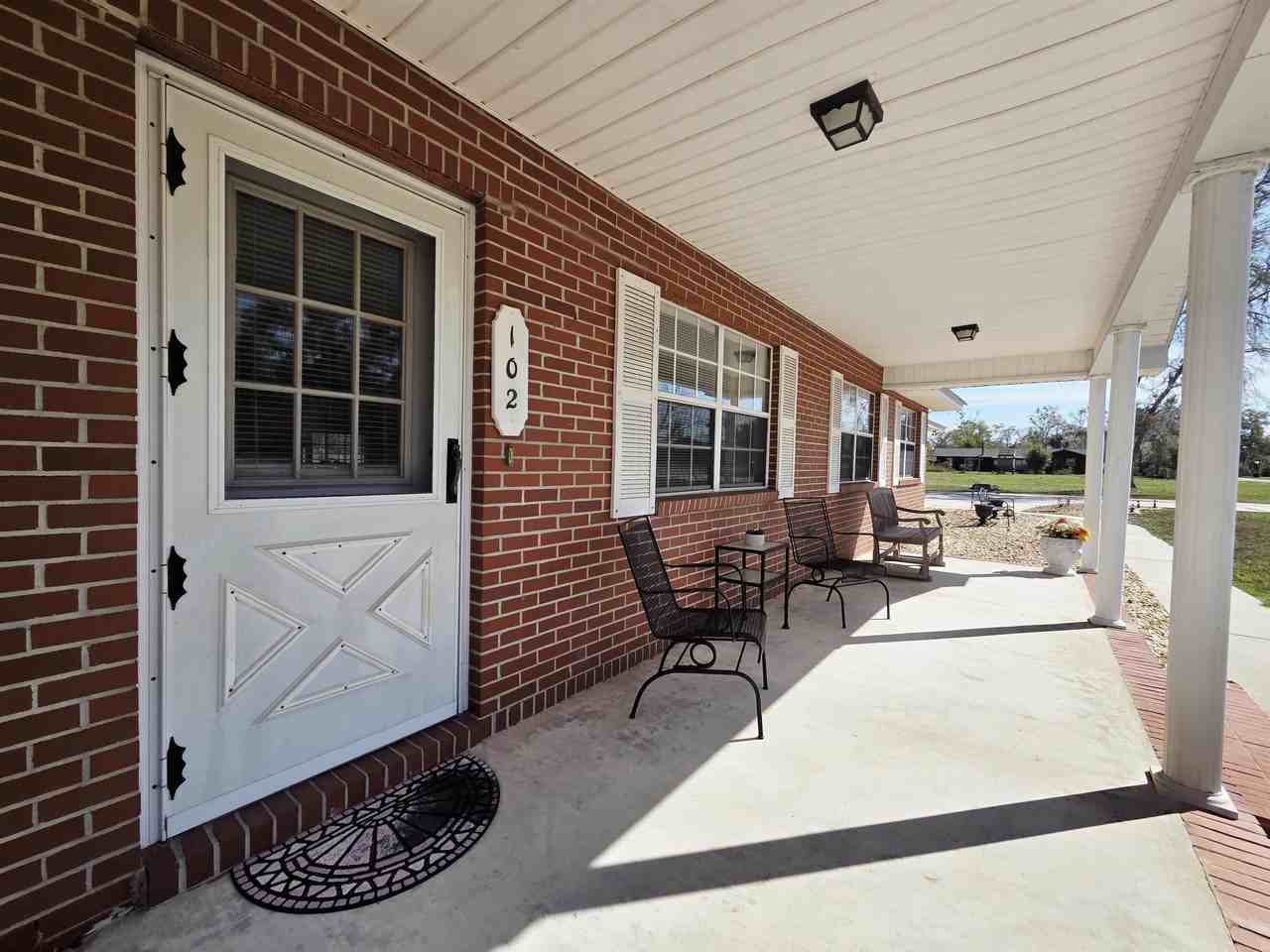 102 S Claire Dr - Photo 4 of 33
