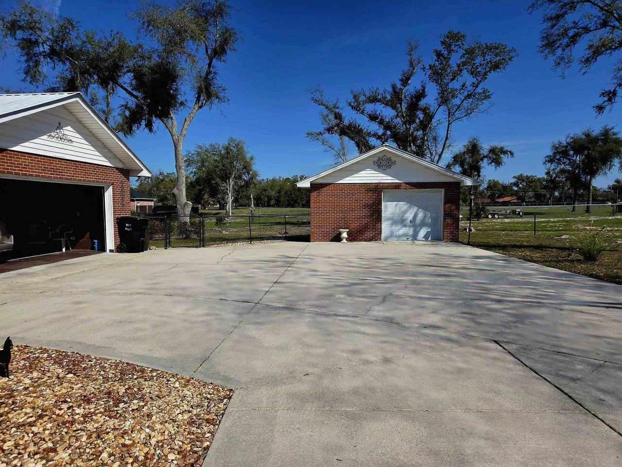102 S Claire Dr - Photo 5 of 33