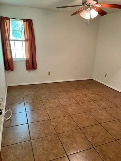 1083 Sutor Rd - Photo 7 of 10