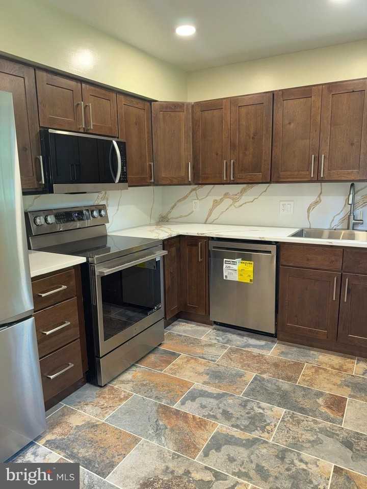3881 Porter St Nw #A295 - Photo 5 of 21