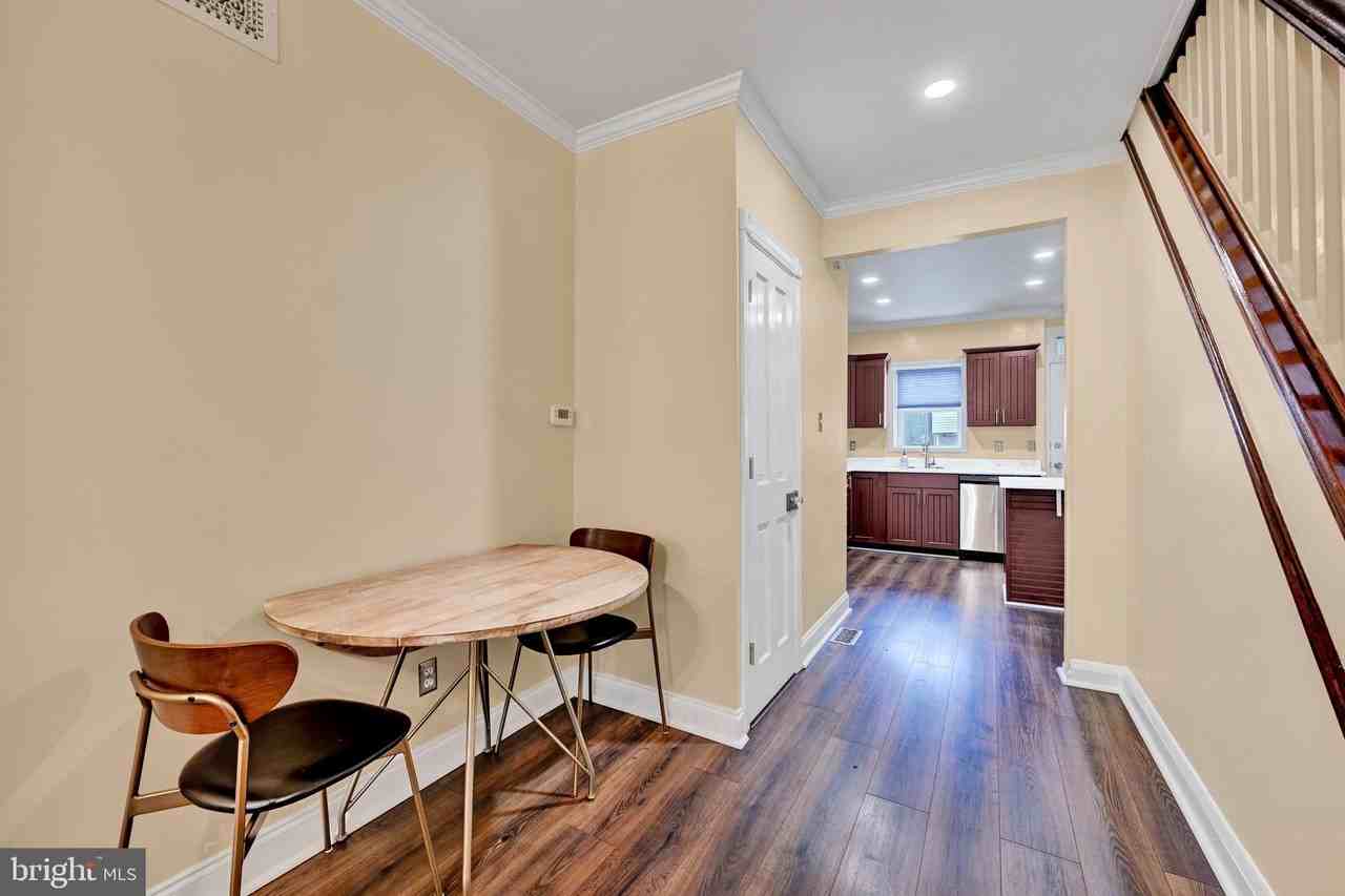 127 N Glover St - Photo 4 of 18
