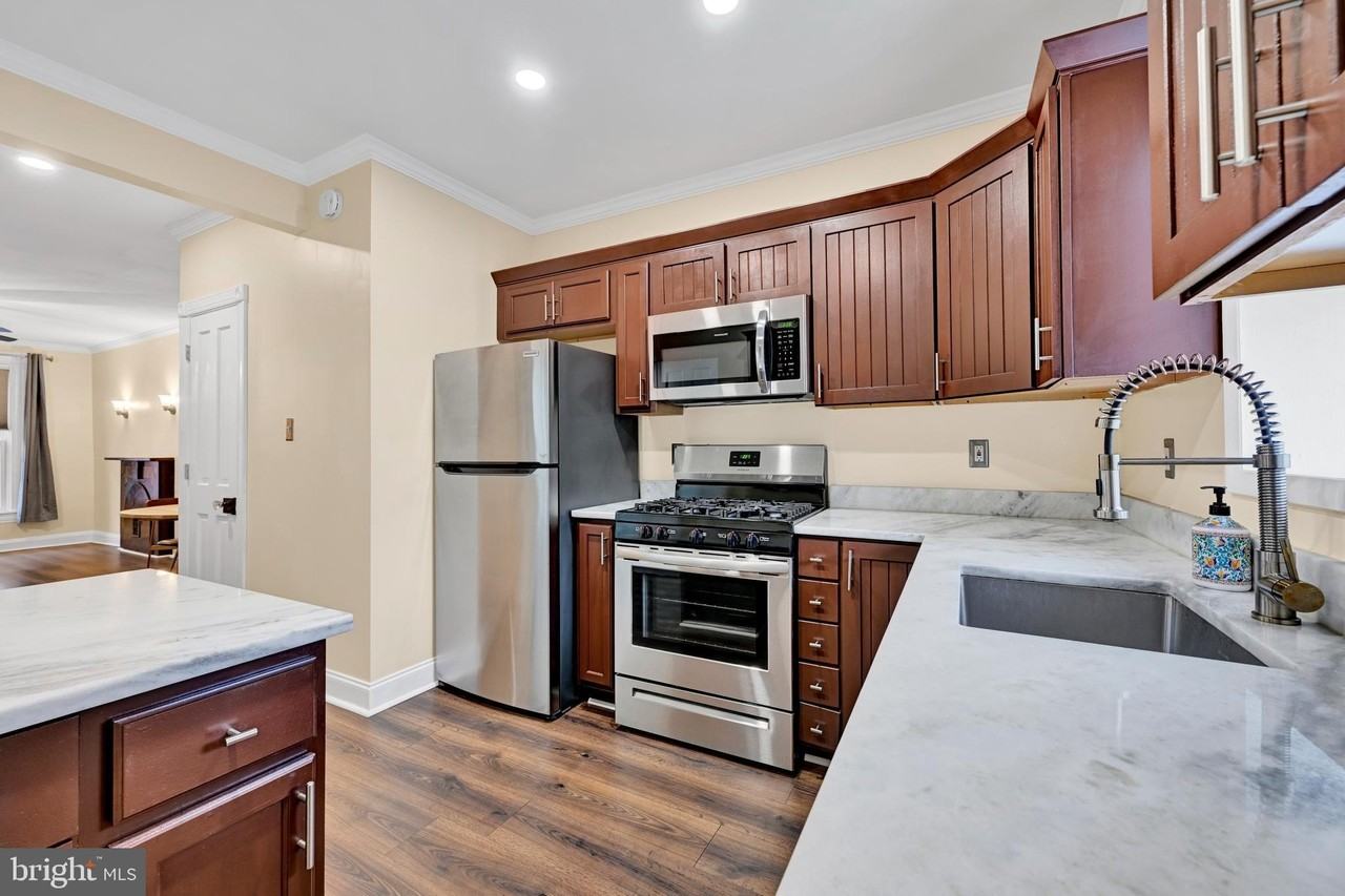 127 N Glover St - Photo 5 of 18