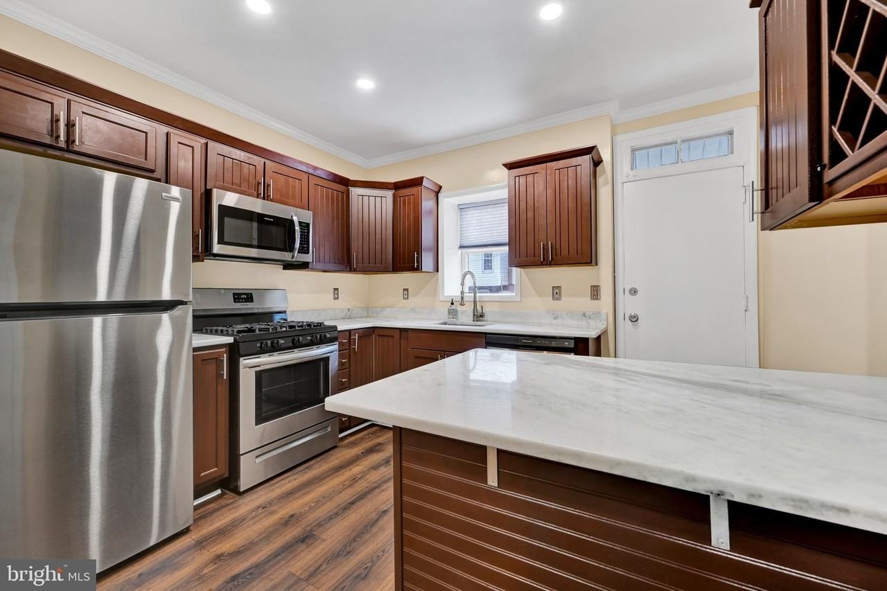 127 N Glover St - Photo 6 of 18