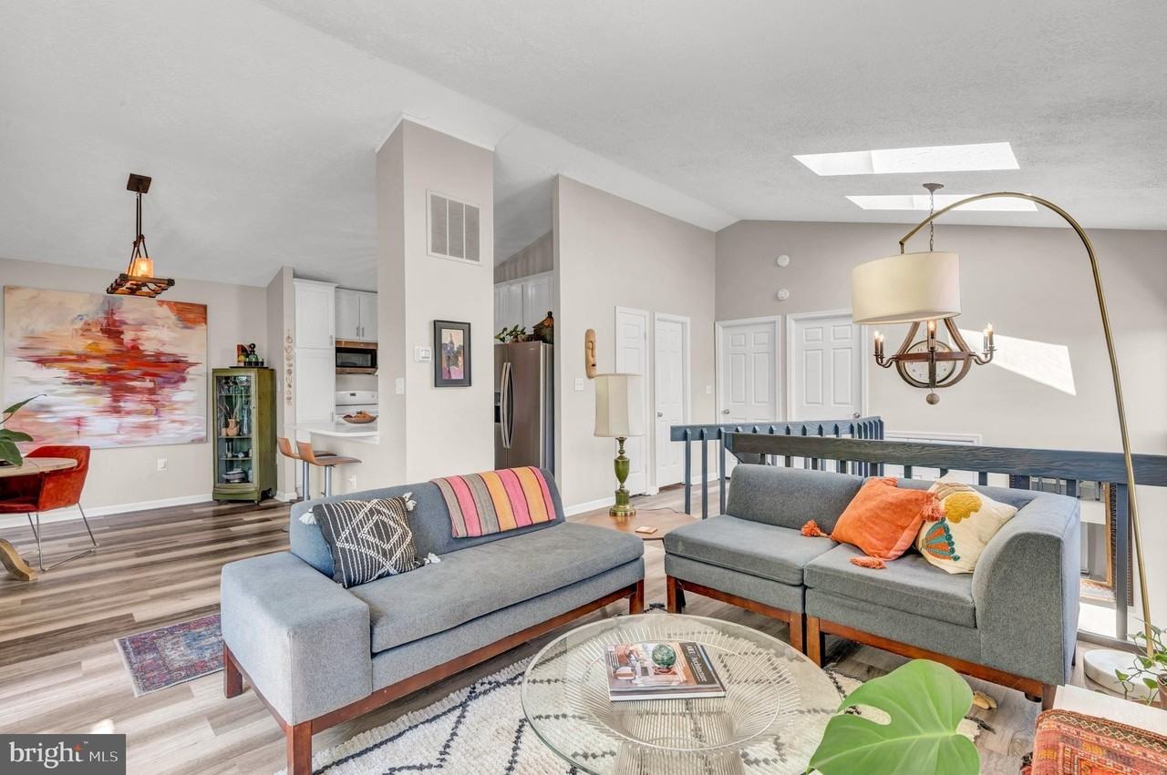 4013 Carousel Way - Photo 4 of 44