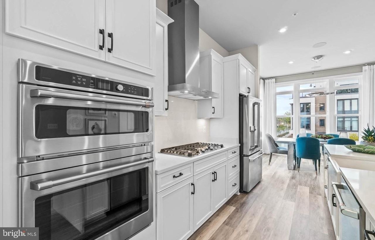 16360 Columbus Ave - Photo 3 of 20