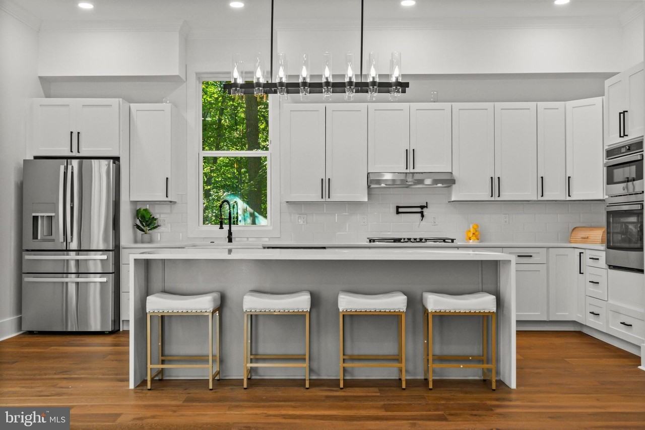 811 Sligo Creek Pkwy - Photo 4 of 50