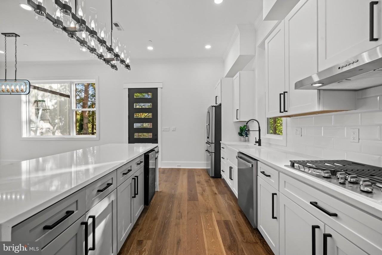 811 Sligo Creek Pkwy - Photo 6 of 50