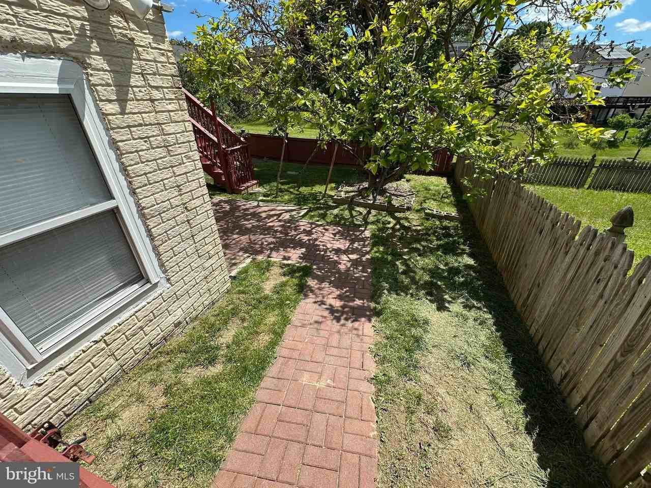 1623 Angelwing Dr #B - Photo 4 of 15