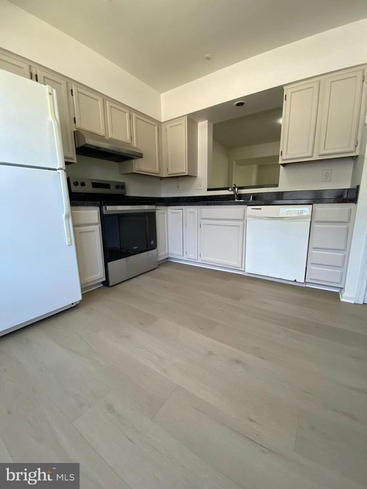 1741 Countrywood Ct - Photo 3 of 21