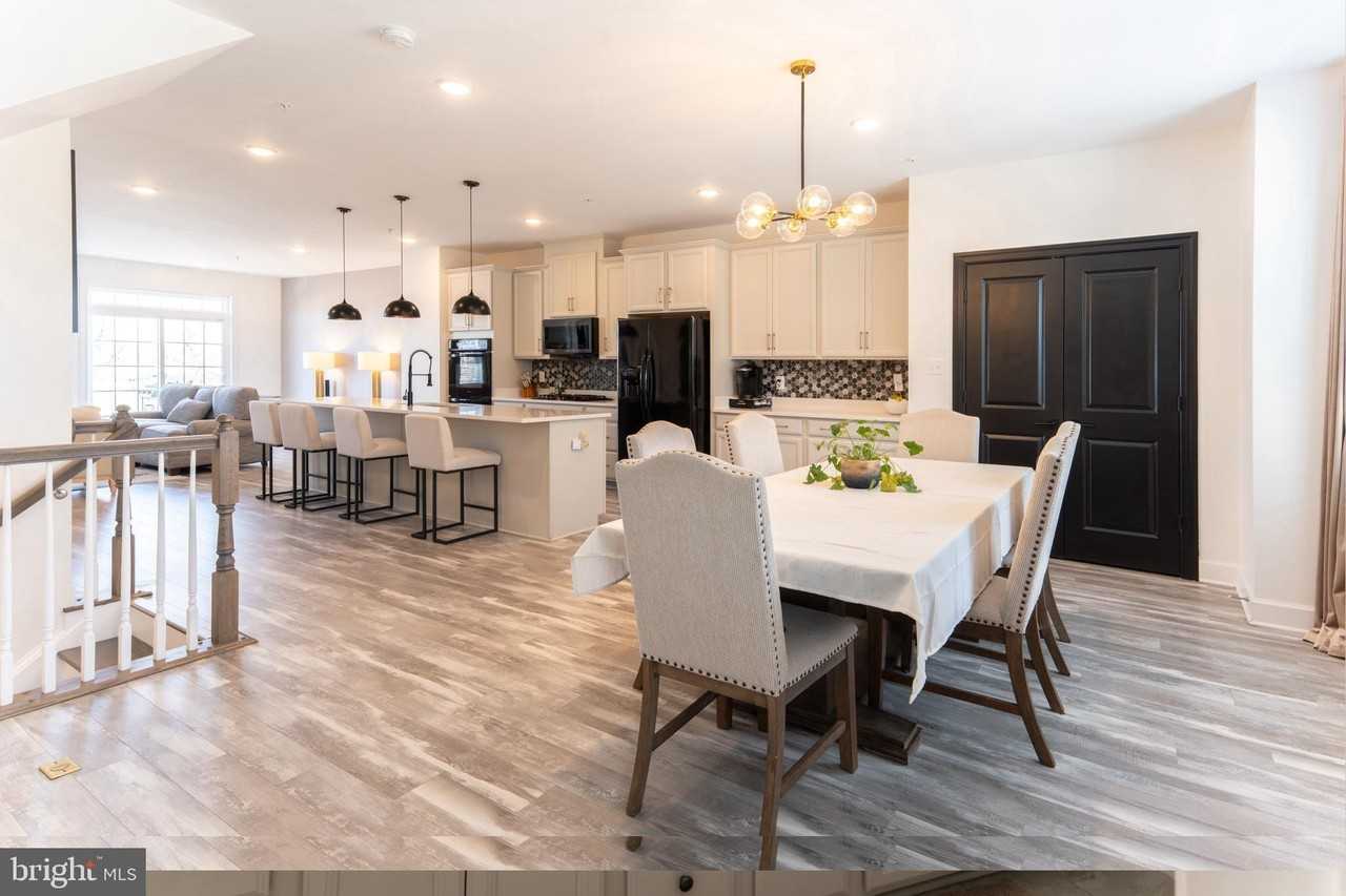 9722 GLASSY Way - Photo 2 of 26