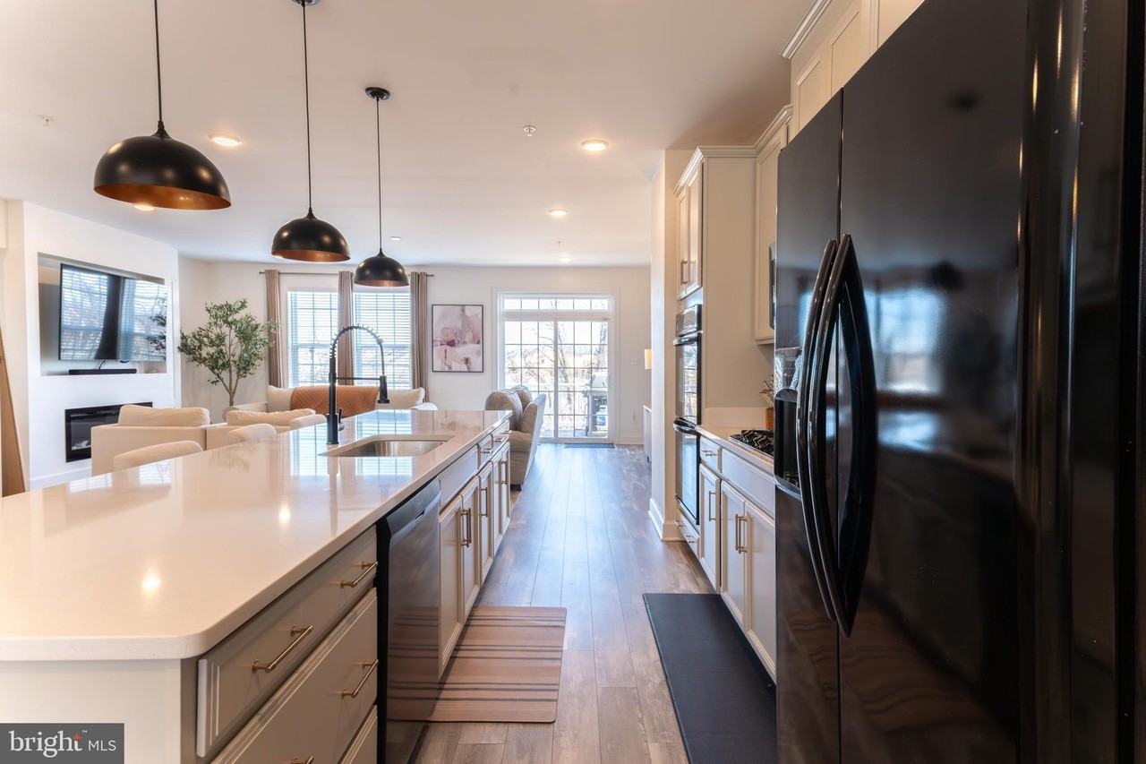 9722 GLASSY Way - Photo 3 of 26