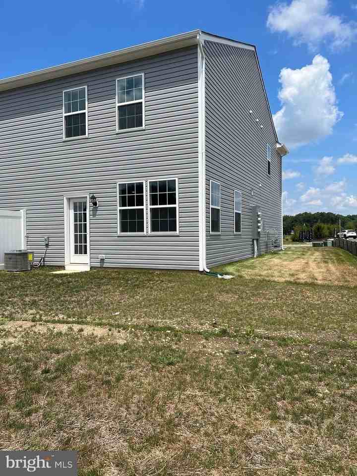 82 Arlotta St - Photo 3 of 50