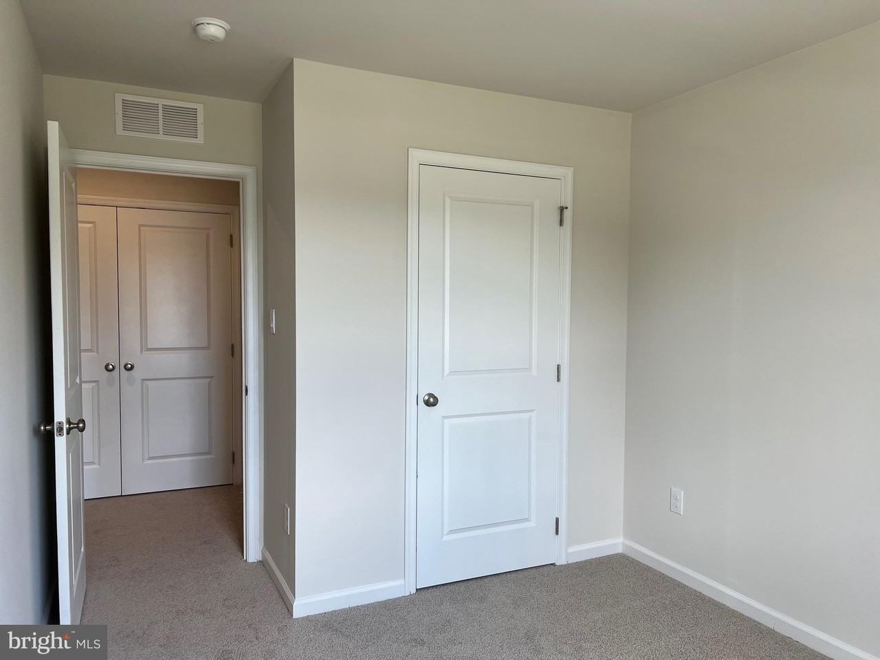 82 Arlotta St - Photo 5 of 50