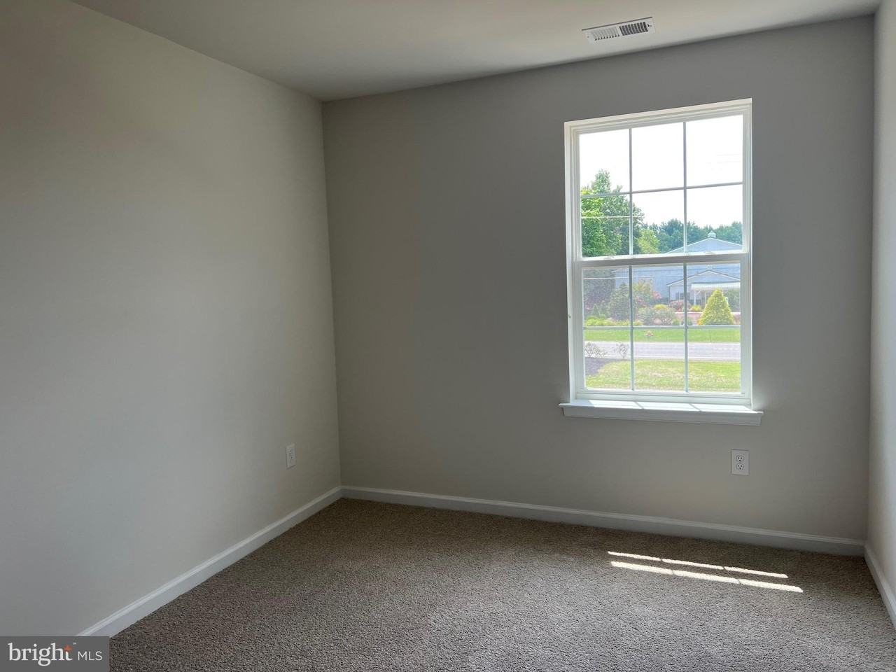 82 Arlotta St - Photo 7 of 50