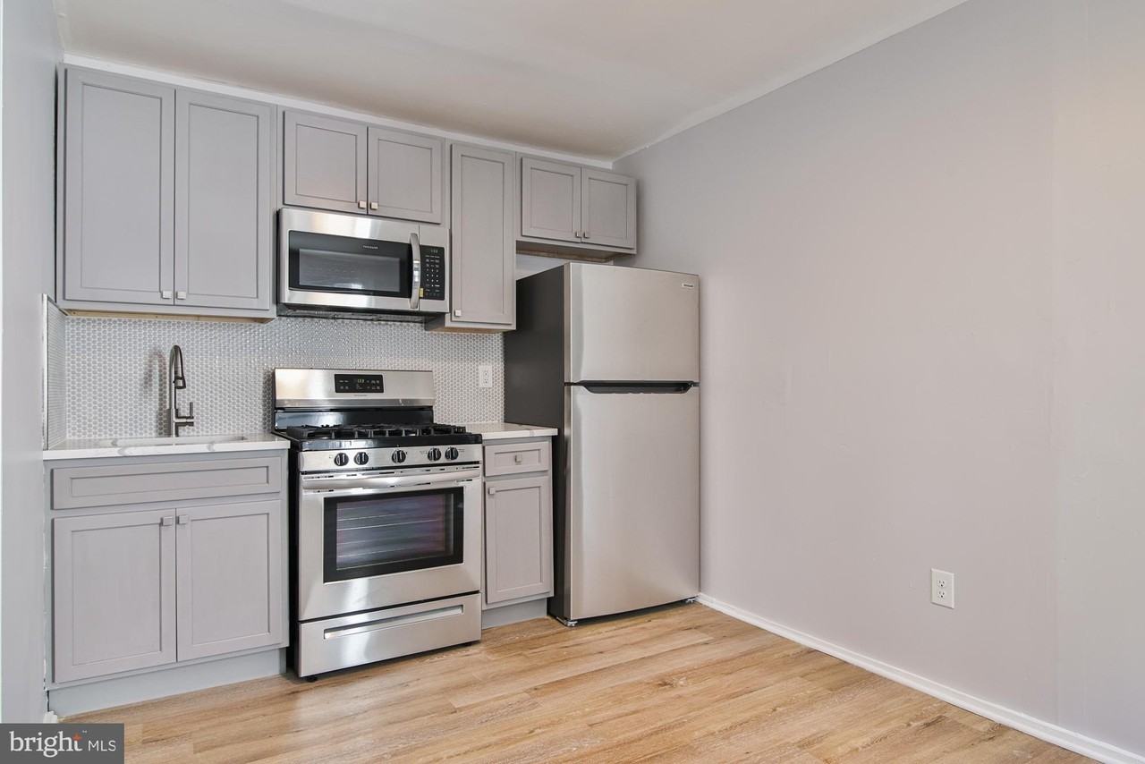 217 Parkinson Ave #1stFL - Photo 3 of 15
