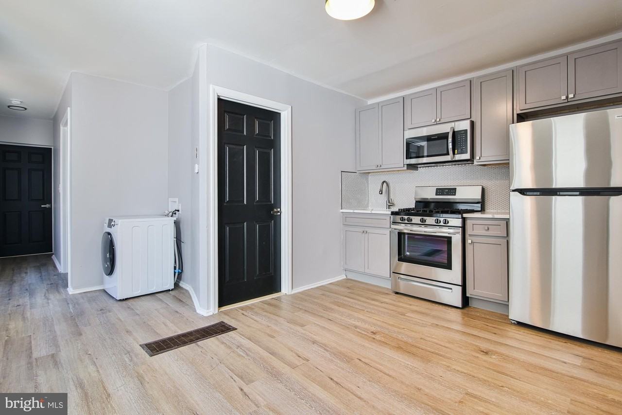 217 Parkinson Ave #1stFL - Photo 4 of 15
