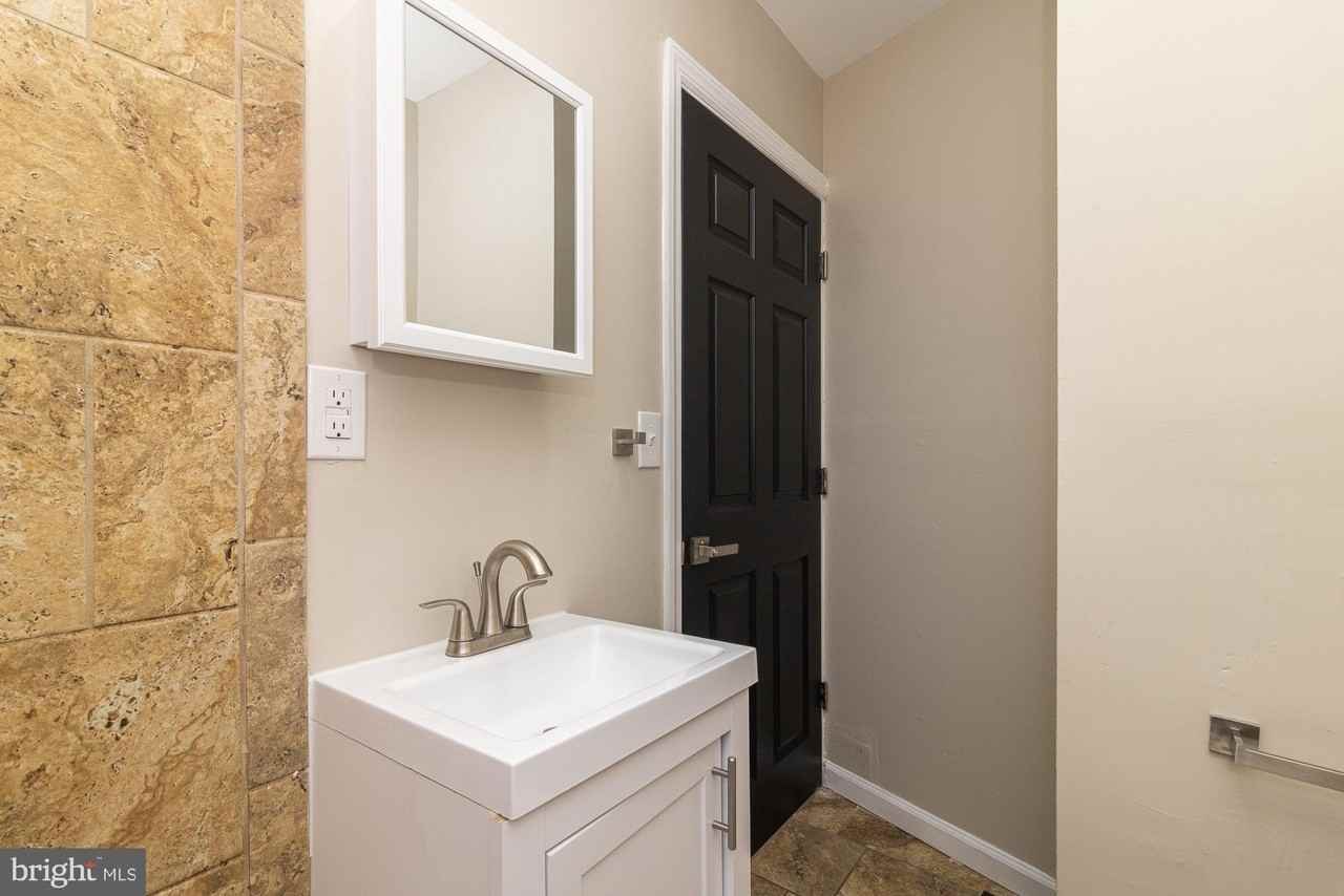 217 Parkinson Ave #1stFL - Photo 5 of 15