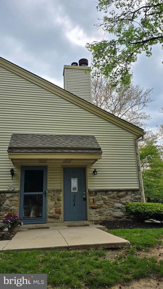 208 Foxmeadow Dr - Photo 2 of 28