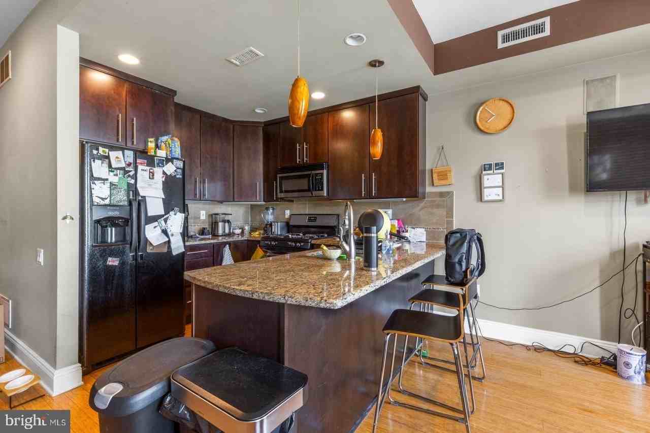 530 W Girard Ave #2 - Photo 3 of 18