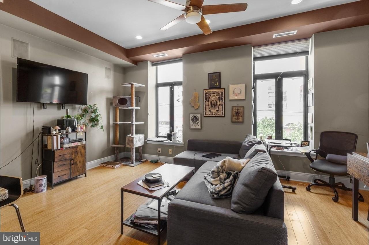 530 W Girard Ave #2 - Photo 4 of 18