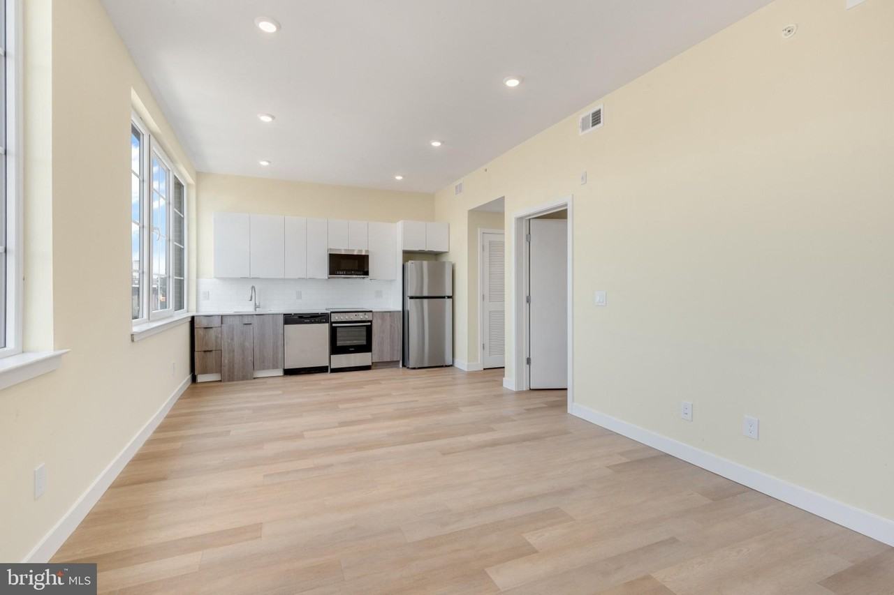 1701 S 4th St #402 - Photo 2 of 26