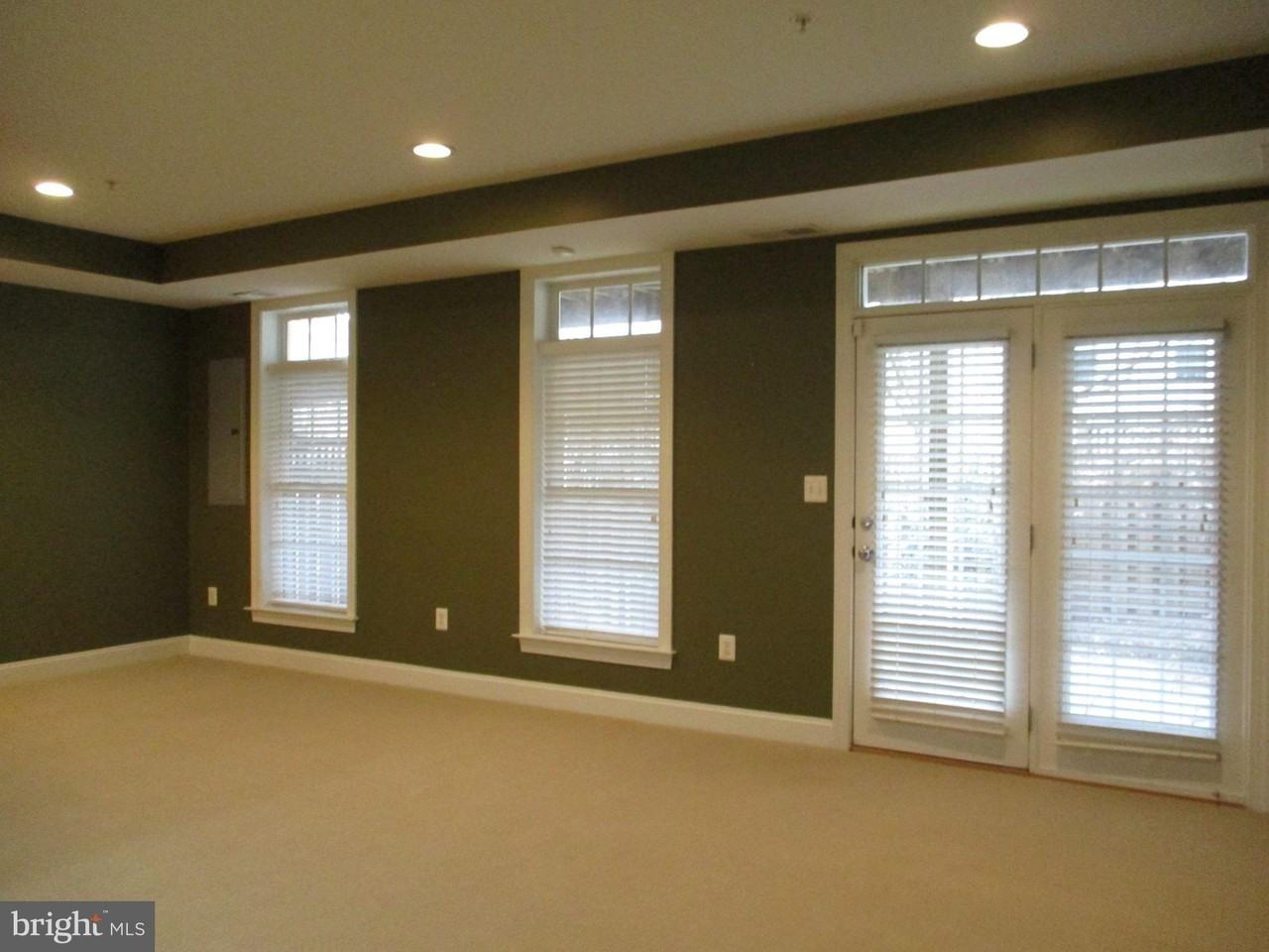 3547 Goddard Way - Photo 4 of 38