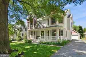 featured image of 311 N Lee St