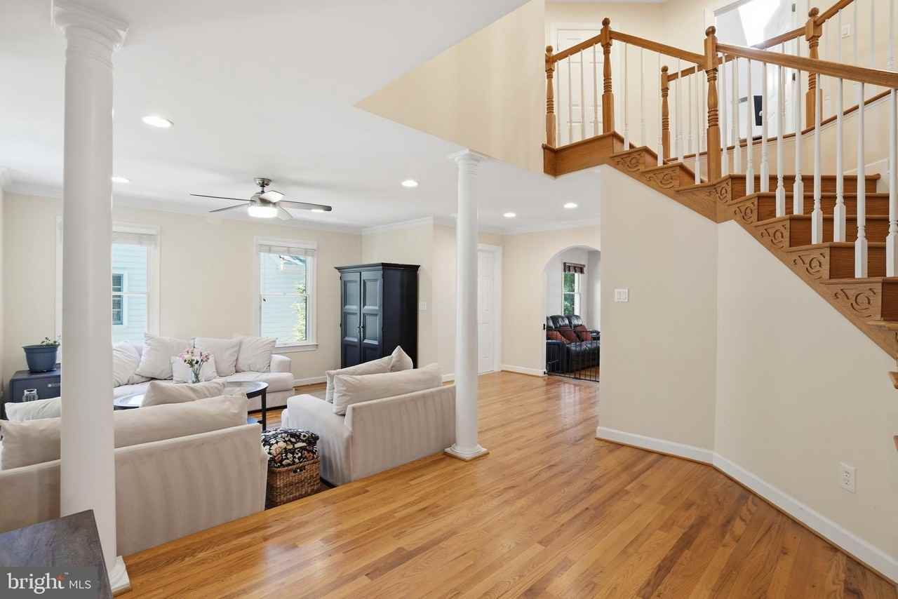 311 N Lee St - Photo 5 of 34