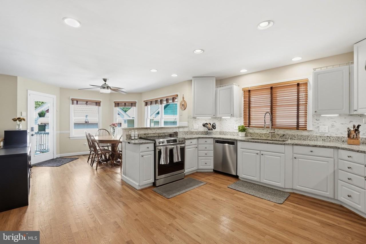 311 N Lee St - Photo 6 of 34