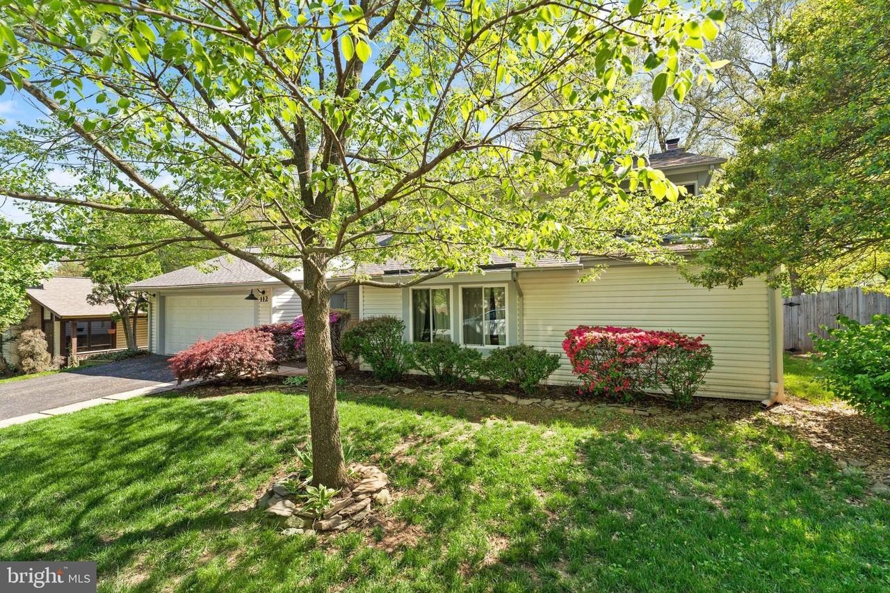112 Hopeland Ln - Photo 2 of 49