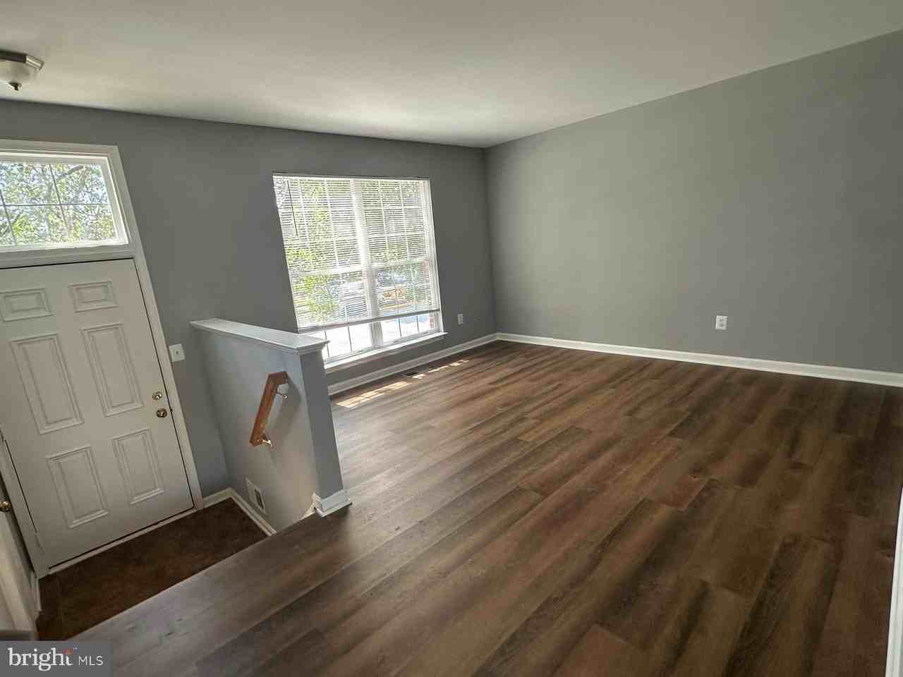 10918 Pope St - Photo 3 of 39