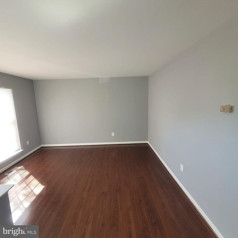 10918 Pope St - Photo 5 of 39