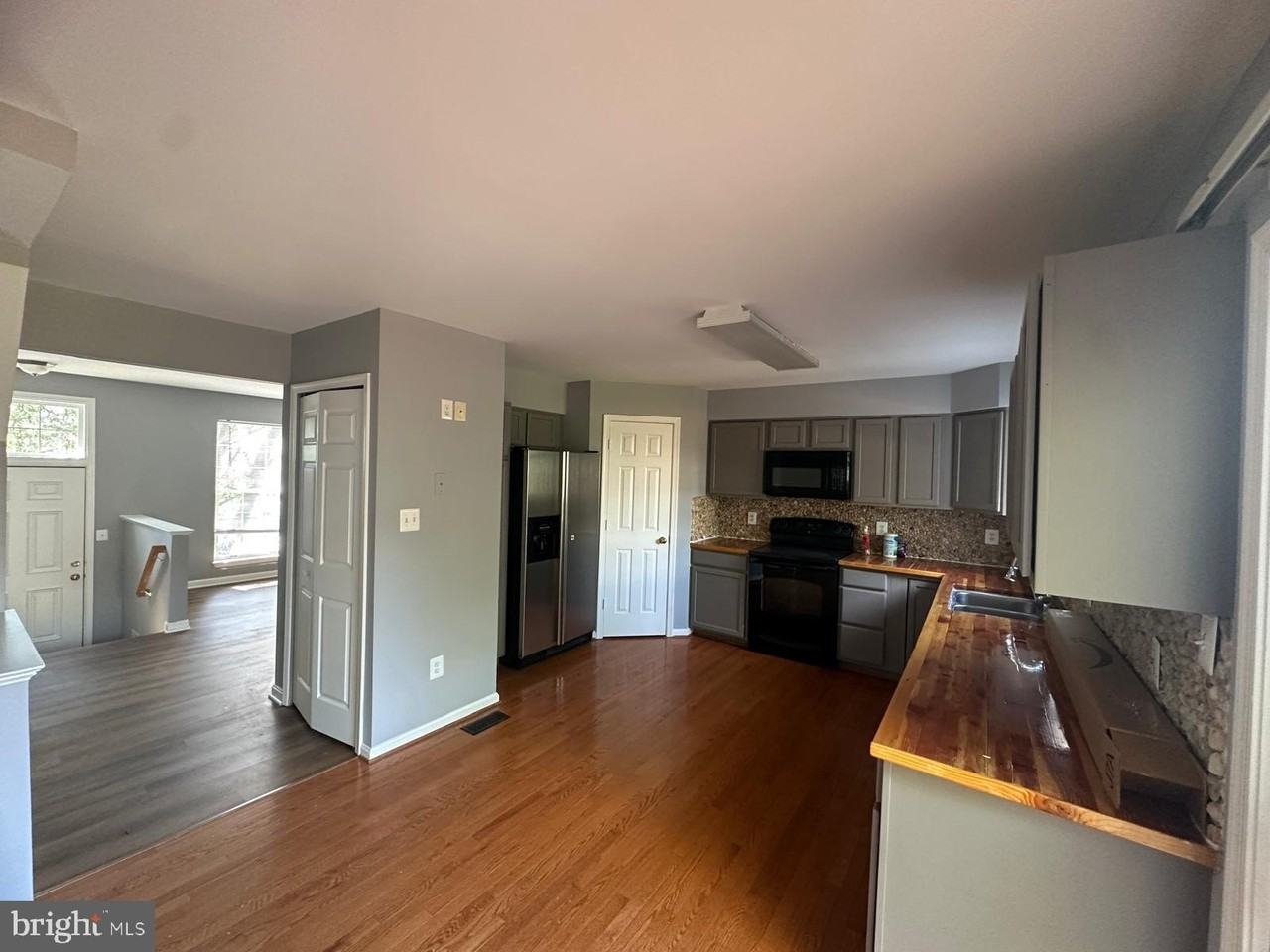 10918 Pope St - Photo 6 of 39
