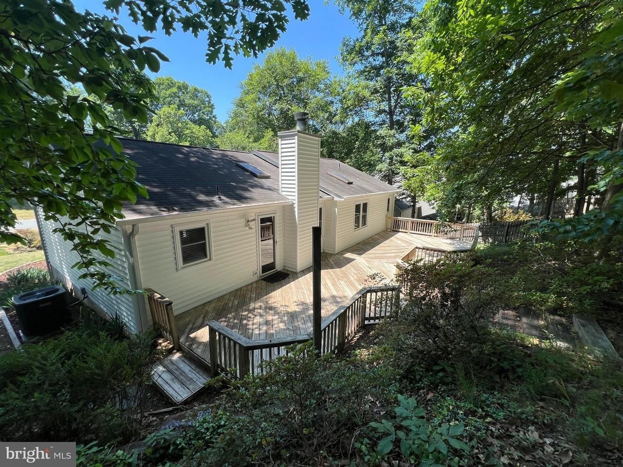 7 S Pointe Ln - Photo 2 of 18