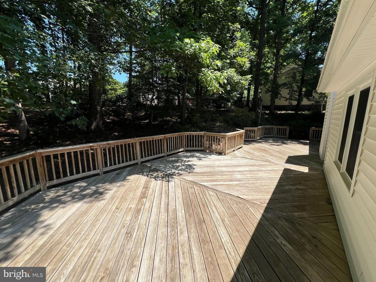 7 S Pointe Ln - Photo 3 of 18