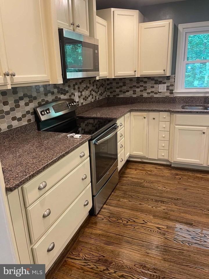 22 Williams Dr - Photo 4 of 15
