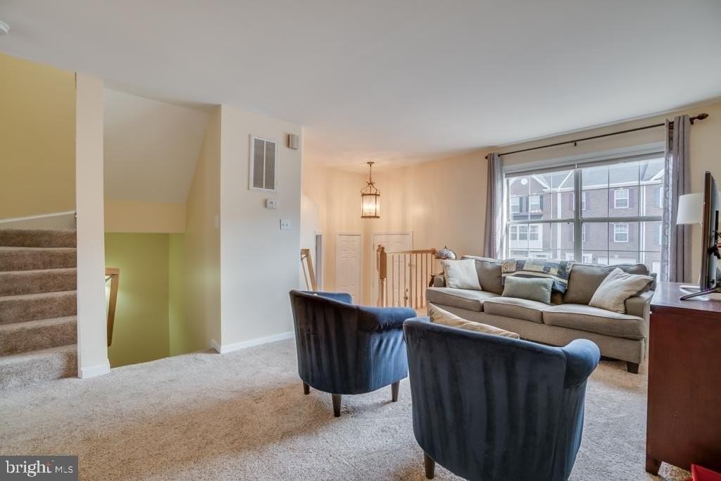 206 Dundee Pl - Photo 4 of 25